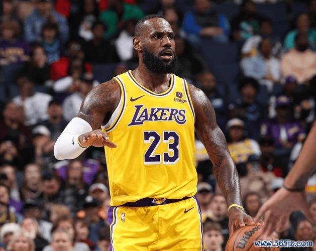 詹姆斯三连三双创历史 湖人击败灰熊豪取三连胜