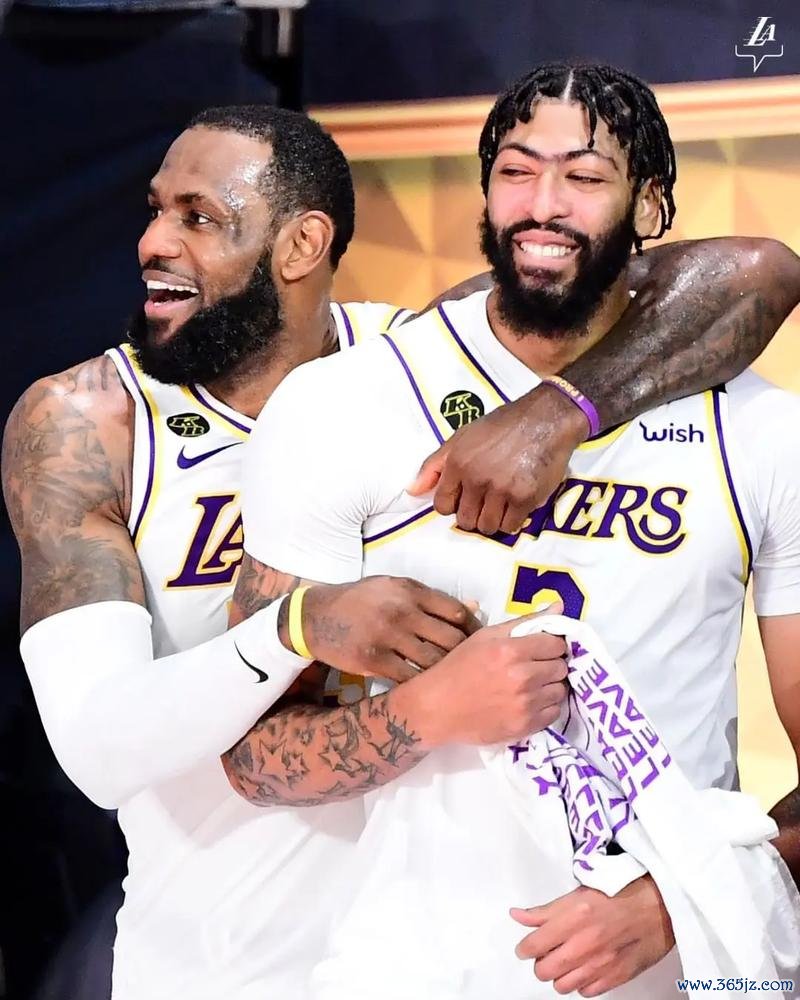 詹姆斯创两项历史纪录，浓眉21+20，湖人战胜国王