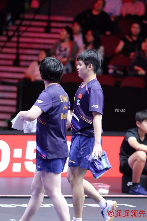 致同邀请赛第一轮 克拉克组合与布伦南组合55杆领先